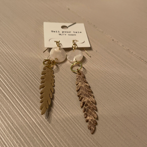 
            
                Load image into Gallery viewer, Snakeskin Feather Drop Earrings
            
        