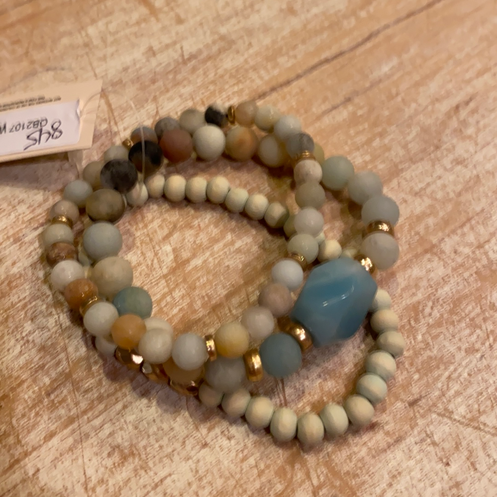 
            
                Load image into Gallery viewer, Teal Beaded Bracelet
            
        