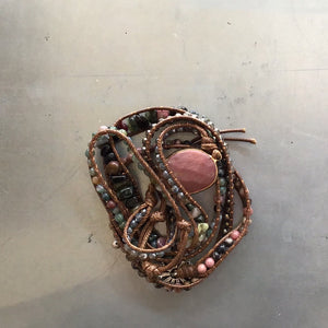 
            
                Load image into Gallery viewer, Kelly wrap rose bracelet
            
        