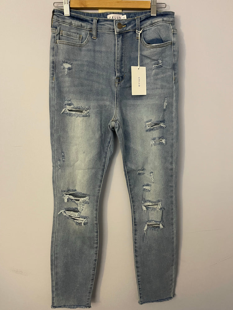
            
                Load image into Gallery viewer, Cello High Rise Frayed Hem Jeans
            
        