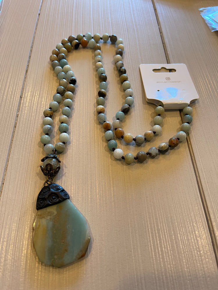 Long Beaded Necklace w/stone pendant