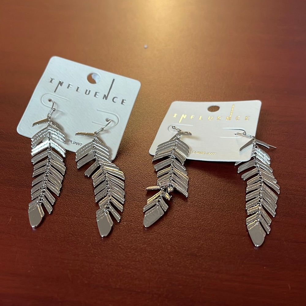 
            
                Load image into Gallery viewer, Metal Feather Earrings
            
        
