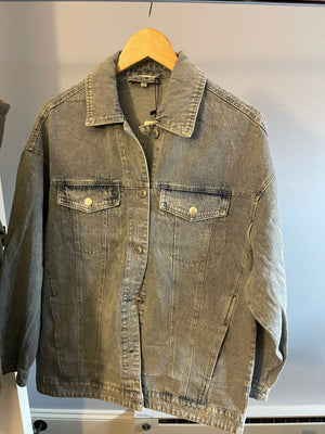 
            
                Load image into Gallery viewer, Denim Jacket w/ pockets
            
        