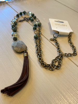 
            
                Load image into Gallery viewer, Long Necklace w/tassel and stone
            
        