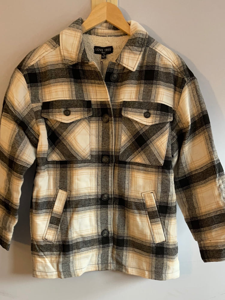 
            
                Load image into Gallery viewer, Checkered Sherpa Lining Button Jacket
            
        