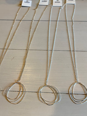 
            
                Load image into Gallery viewer, Long Circular Metal Necklace
            
        