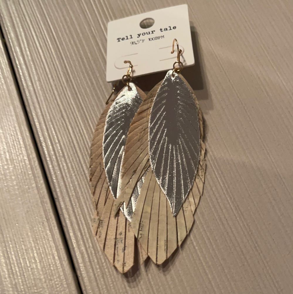 
            
                Load image into Gallery viewer, Metallic Cork Feather Earrings
            
        